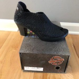 Bernie Mev Women's Claire Peep Toe Shootie - Black